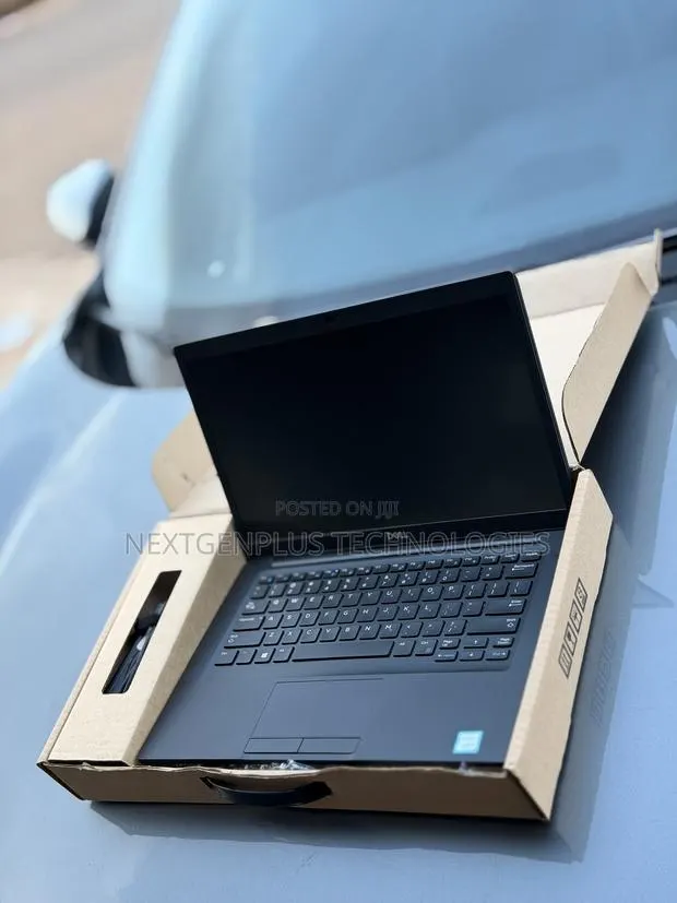 Laptop Dell Latitude 7390 8GB Intel Core i5 SSD 256GB · Photo 1