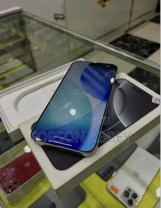 Apple iPhone 16 Pro Max 256 GB White · Photo 1