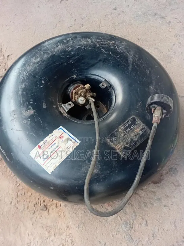 Car LPG Cylinder and All Accessories · Photo 1