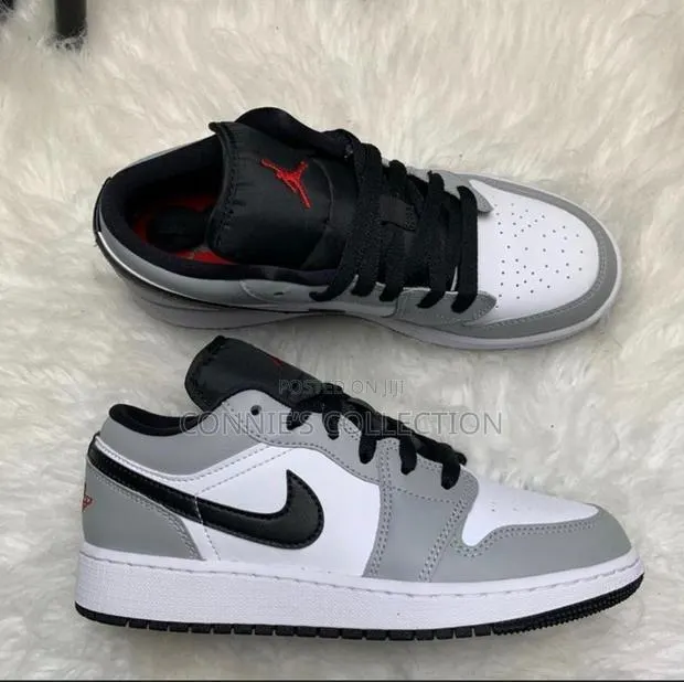 Nike Air Jordan 1 Low Sneakers · Photo 1