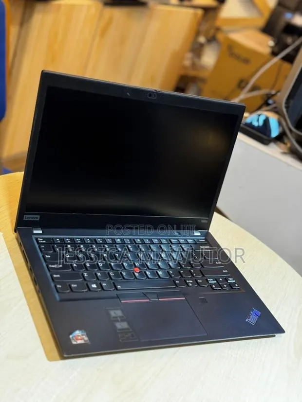 Laptop Lenovo ThinkPad t495s 16GB Intel Core i7 SSD 256GB · Photo 1