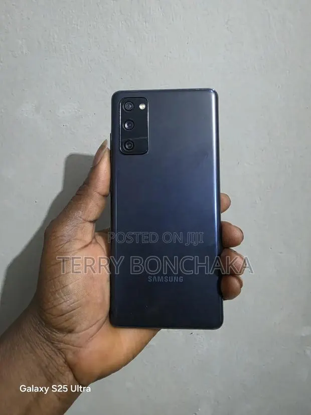 Samsung Galaxy S20 FE 128 GB Blue · Photo 1