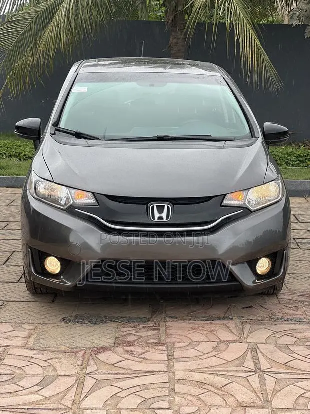 Honda Fit 2016 Gray · Photo 1