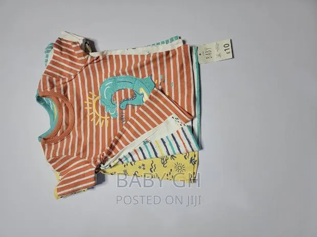 Marks Spencer 3 Set Tops · Photo 1