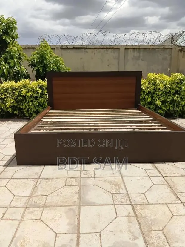 Queen Size Bed Frame 0002 · Photo 1