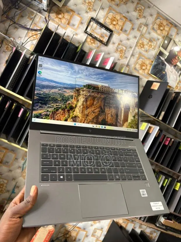 Laptop HP Zbook Studio G7 16GB Intel Core i7 SSD 512GB · Photo 1