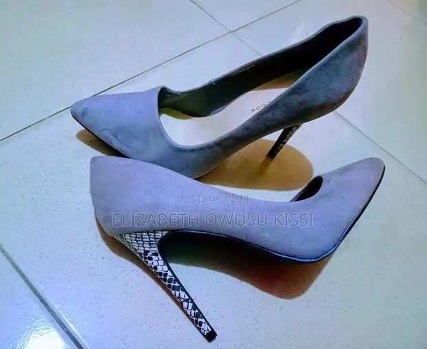 Ladies Ash Shoe · Photo 1