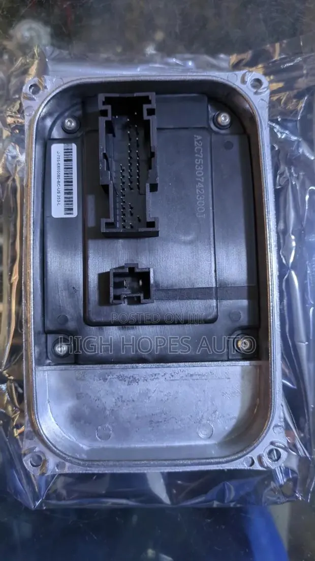 Mercedes Benz GLE Headlight Module (Chargers) · Photo 1