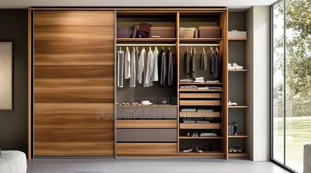Built in Wardrobe/Closet · Photo 1