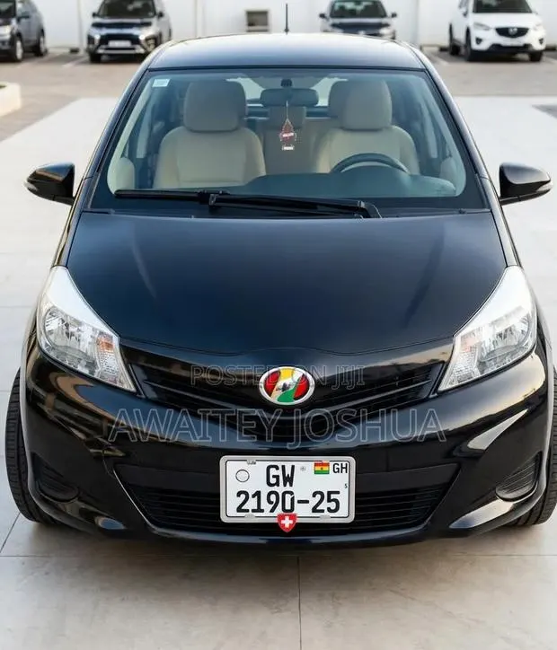 Toyota Vitz 2013 Black · Photo 1