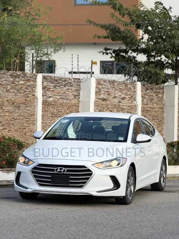 Hyundai Elantra SE Sedan FWD (2.0L 4cyl 6M) 2017 White · Photo 1
