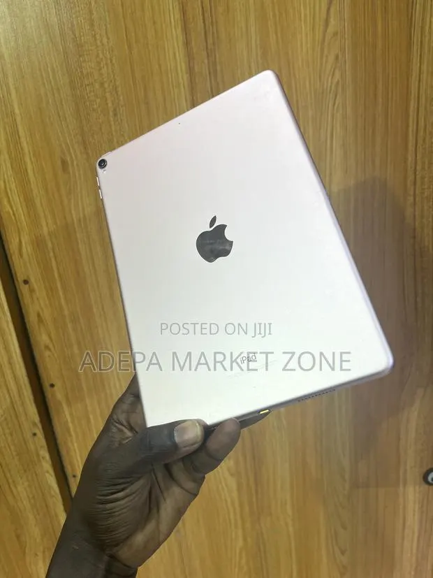 Apple iPad Pro 10.5 (2017) 64 GB Yellow · Photo 1