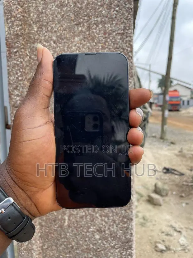 Apple iPhone 13 128 GB · Photo 1