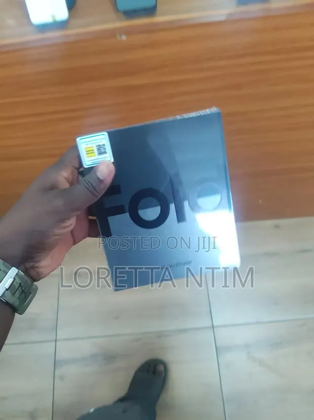 New Samsung Galaxy Z Fold4 256 GB Black · Photo 3