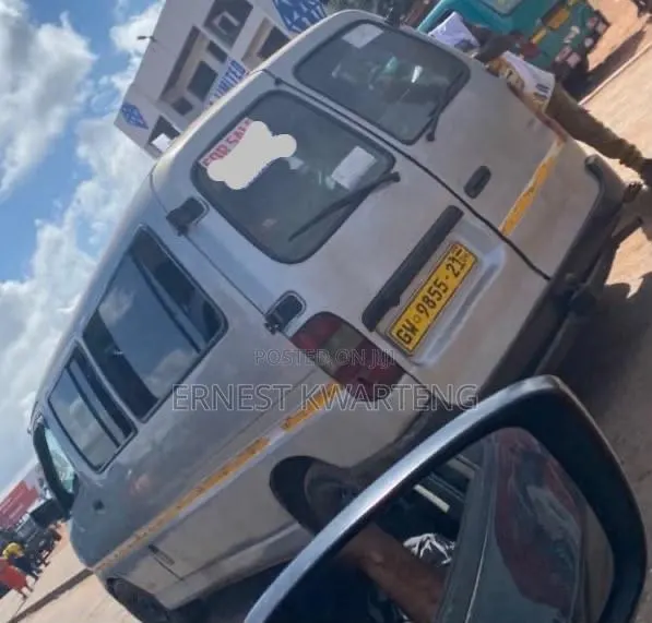 Toyota HiAce 2009 Grey · Photo 1