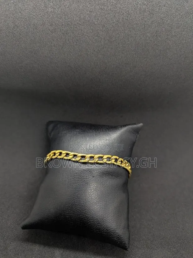 Gold Plated Cuban Linked Bracelet · Photo 1