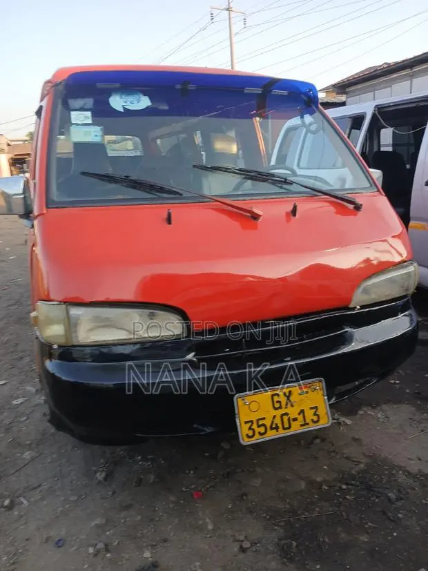 Hyundai H-100 2000 Orange · Photo 1