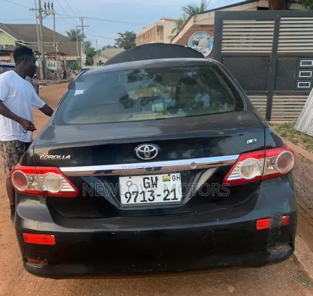 Toyota Corolla S 5-Speed 2013 Black · Photo 1