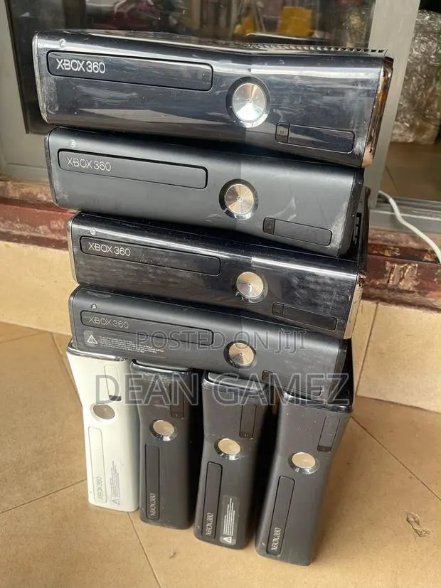 Xbox 360 With Games and Accessories · Photo 1