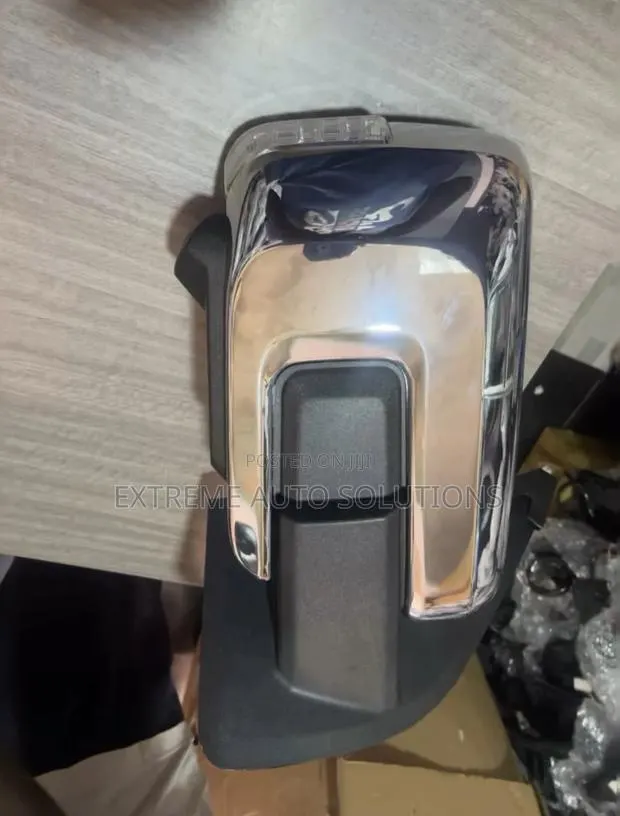Ford F150 2022-2025 Side Mirror With Camera and Blindspot Sensor Fold · Photo 1
