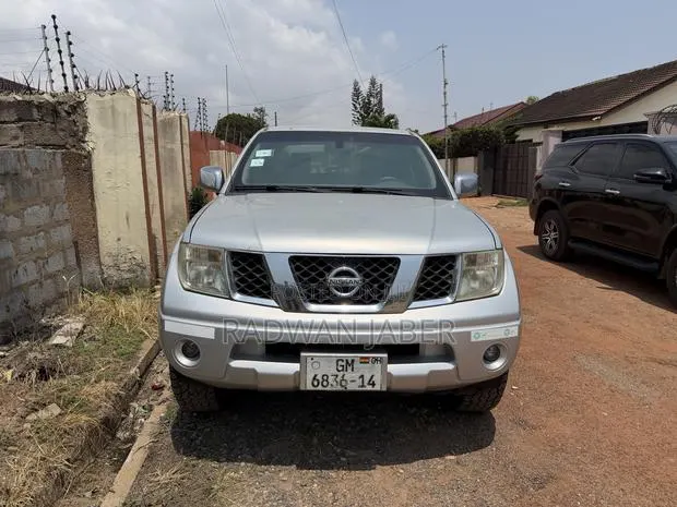 Nissan Navara 2014 Gray · Photo 1