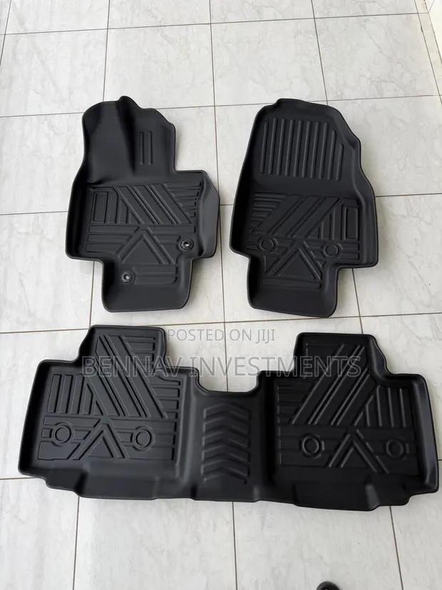 Toyota HighlanderD Rubber Floor Mat/Carpet · Photo 1