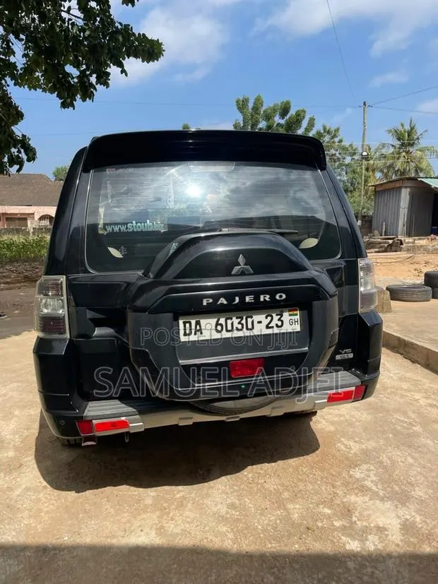 Mitsubishi Pajero 2016 Black · Photo 1