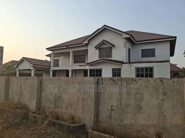 10bdrm Mansion in B2 Pproperties, Kumasi Metropolitan for sale · Photo 1