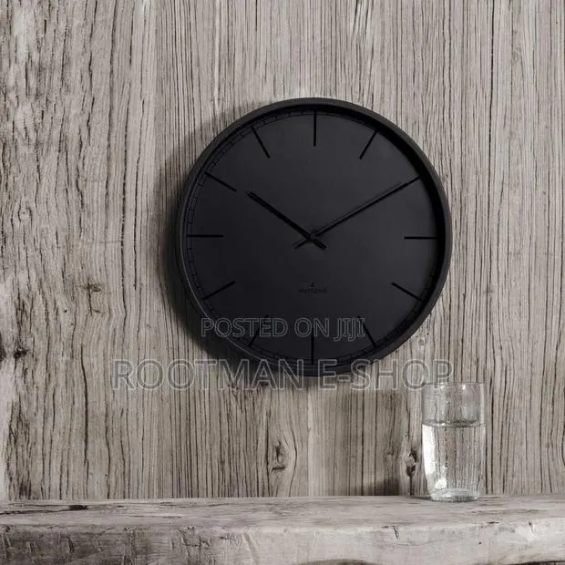 Home Collection Lisbon Wall Clock in Black · Photo 1