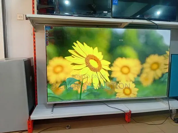 Green 75" Smartscreen Tv · Photo 1