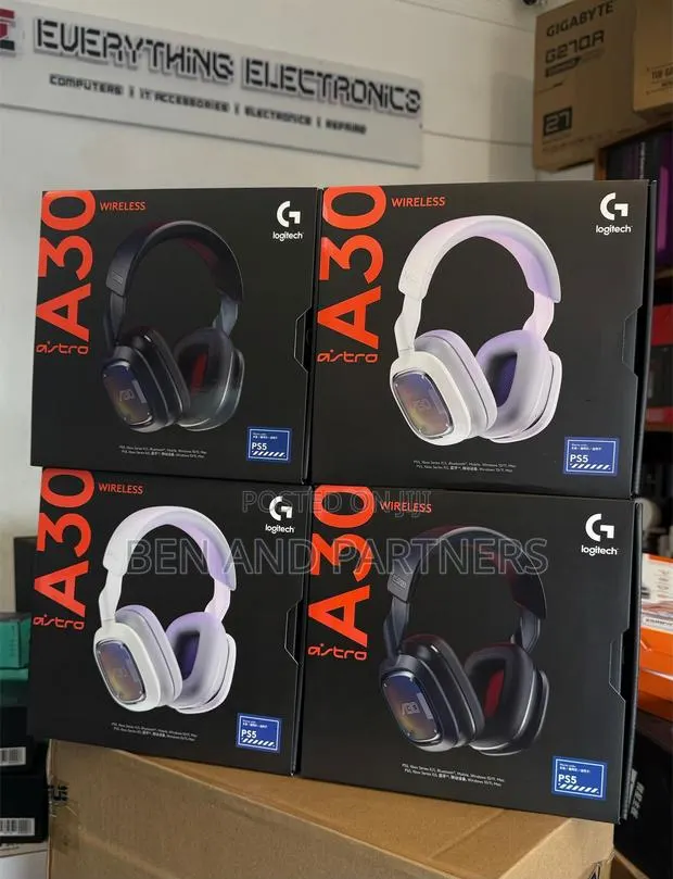 Logitech Astro A30 Lightspeed Wireless Gaming Headset · Photo 1
