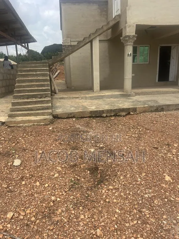 5bdrm House in Atwima Kwanwoma for sale · Photo 1