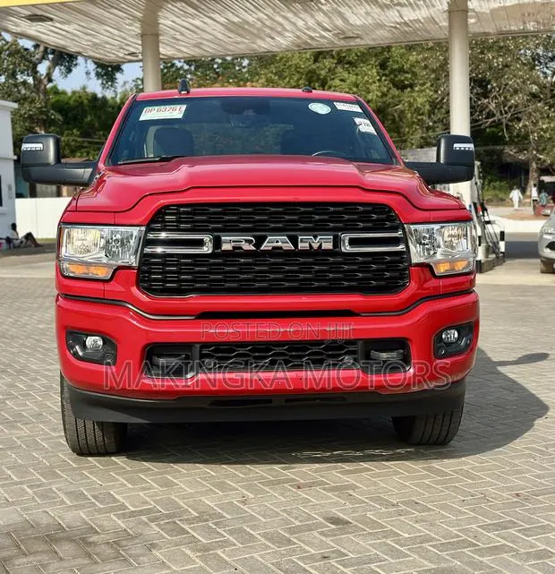 RAM 1500 Big Horn Crew Cab 6.3 ft SB 2024 Red · Photo 1