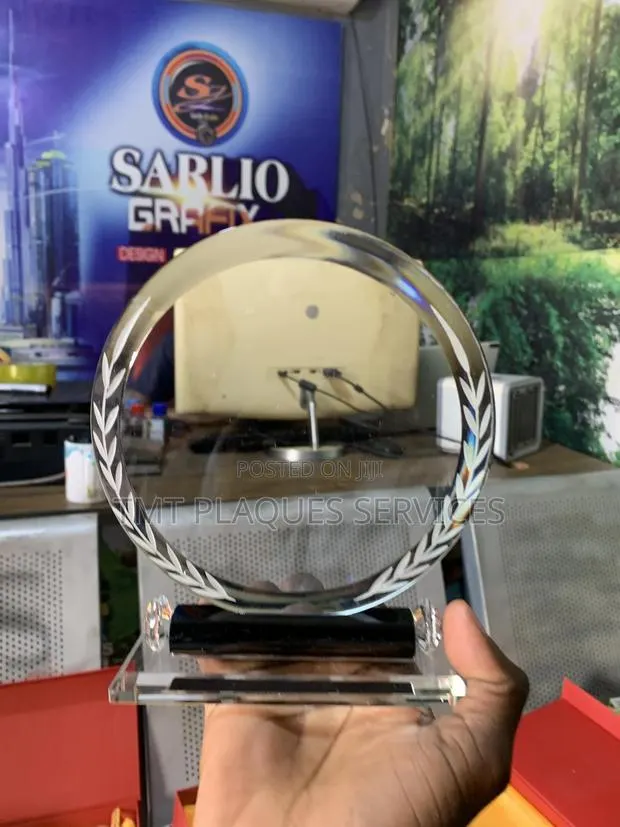 Round Circle Award Plaque · Photo 1