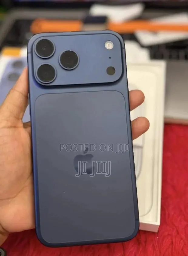 Apple iPhone 17 Pro Max 512 GB Blue · Photo 1