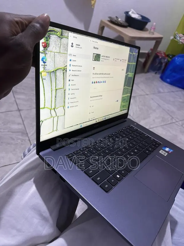 New Laptop Honor MagicBook X15 8GB Intel Core i3 SSD 256GB · Photo 1