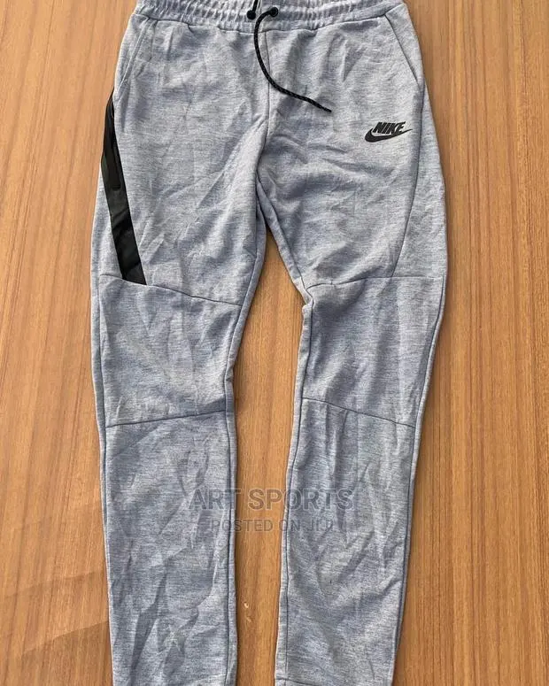 Nike Joggers · Photo 1