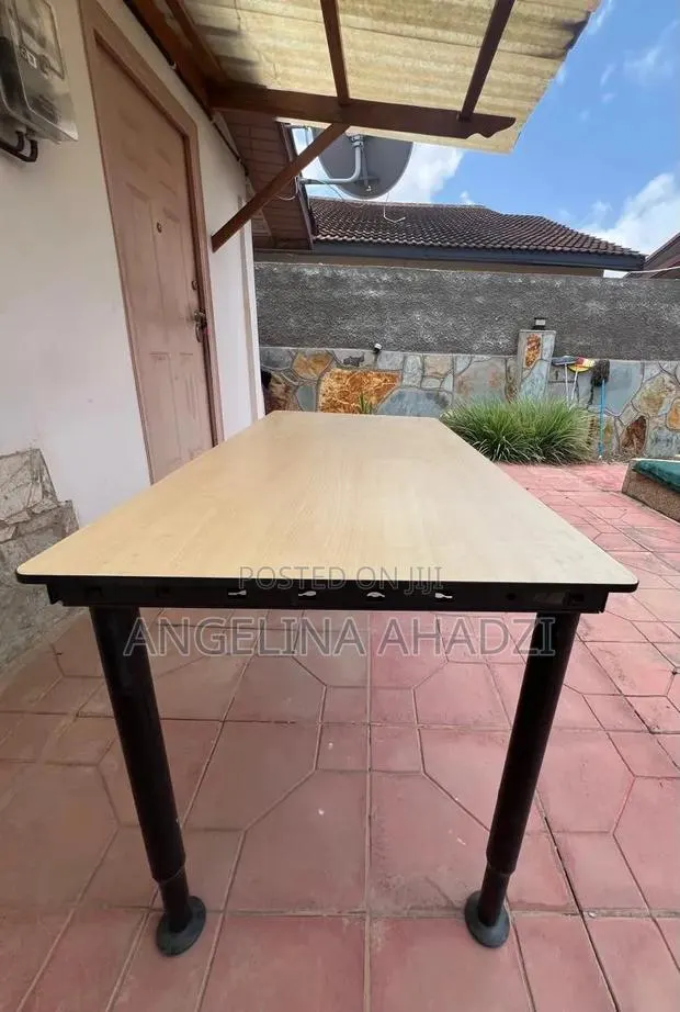 Solid Home Used Office Desks for Quick Sale · Photo 1