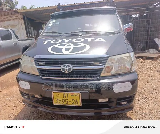 Toyota HiAce 2010 Black · Photo 1