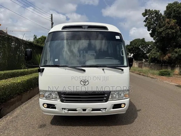 Toyota Coaster 2006 White · Photo 1