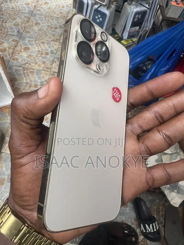 Apple iPhone 13 Pro 128 GB Gold · Photo 1