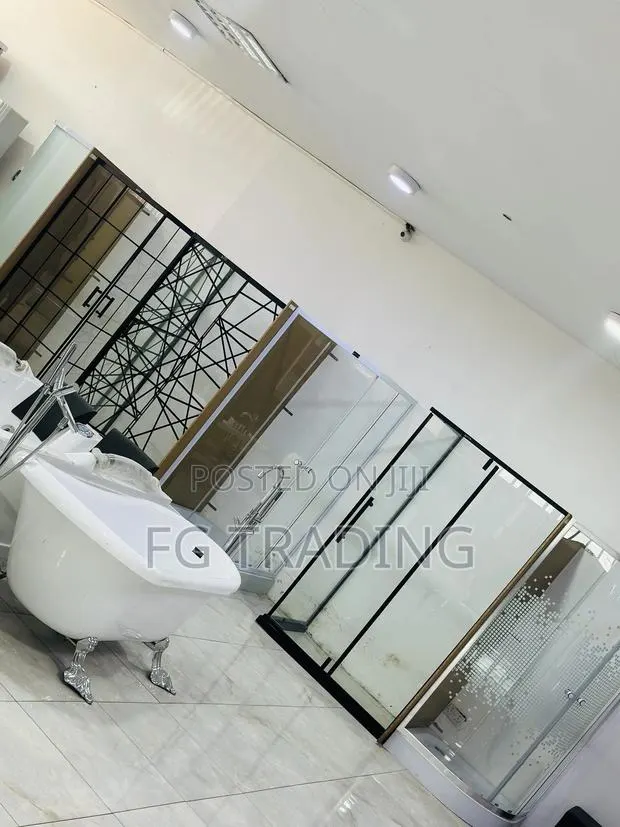 Bathroom Cubicles - Shower Room - Glass Enclosure · Photo 1