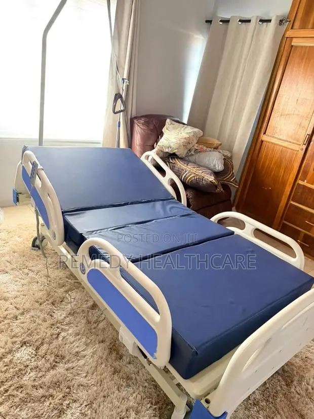 3crank Hospital Bed · Photo 1