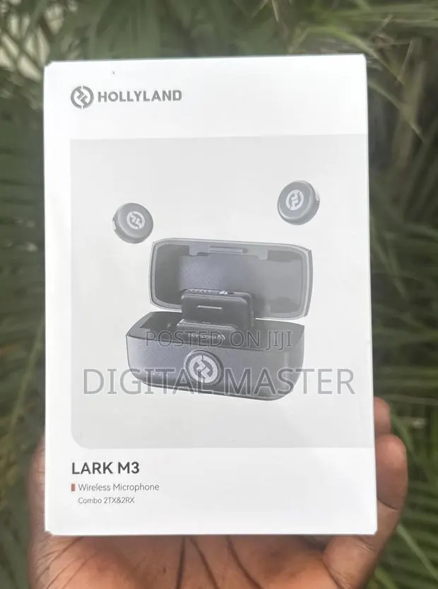 Hollyland Lark M3 Combo Wireless Microphone (2TX 2RX) · Photo 1