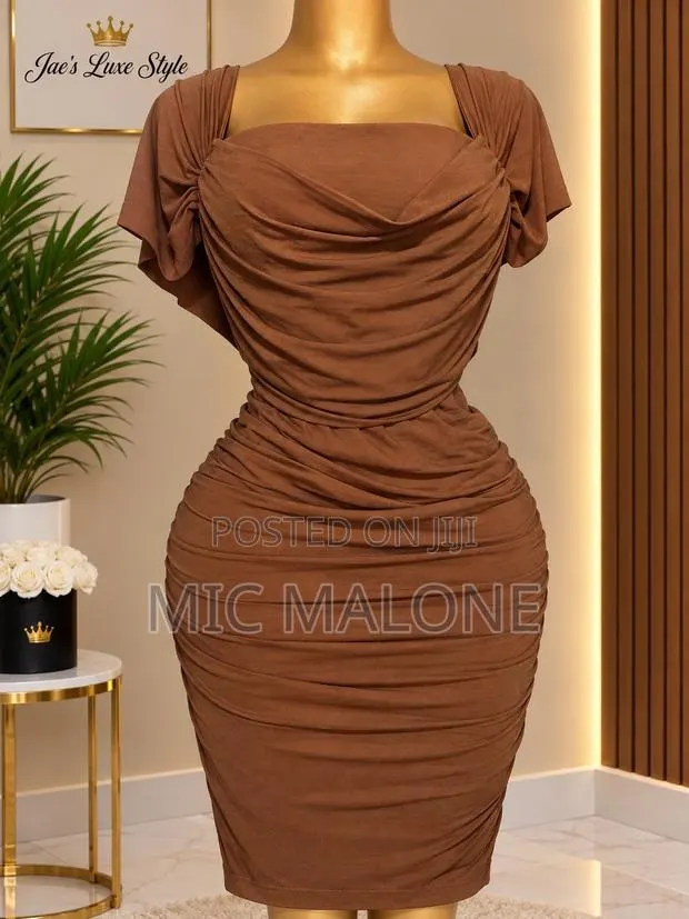 Women’s Brown Ruched Bodycon Mini Dress – Short Sleeve · Photo 1