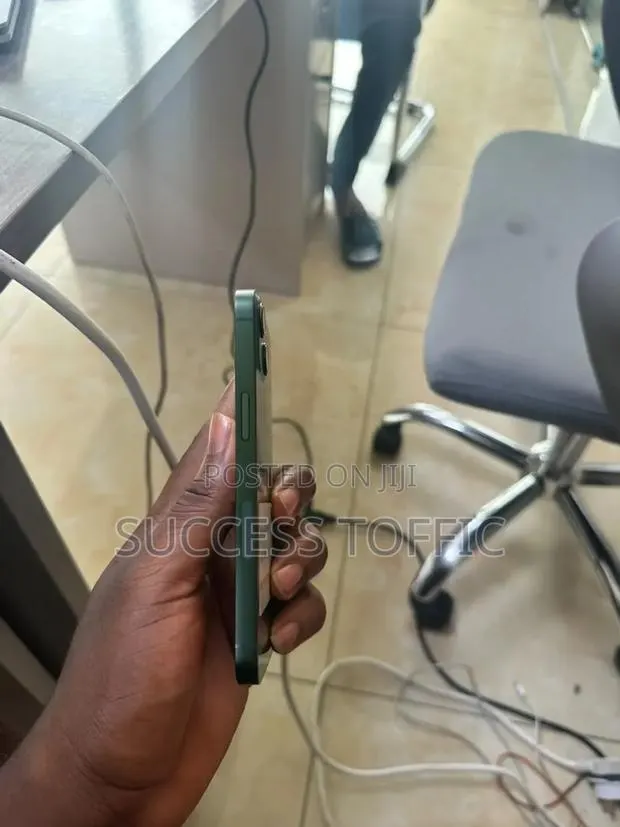 Apple iPhone 13 128 GB Green · Photo 1