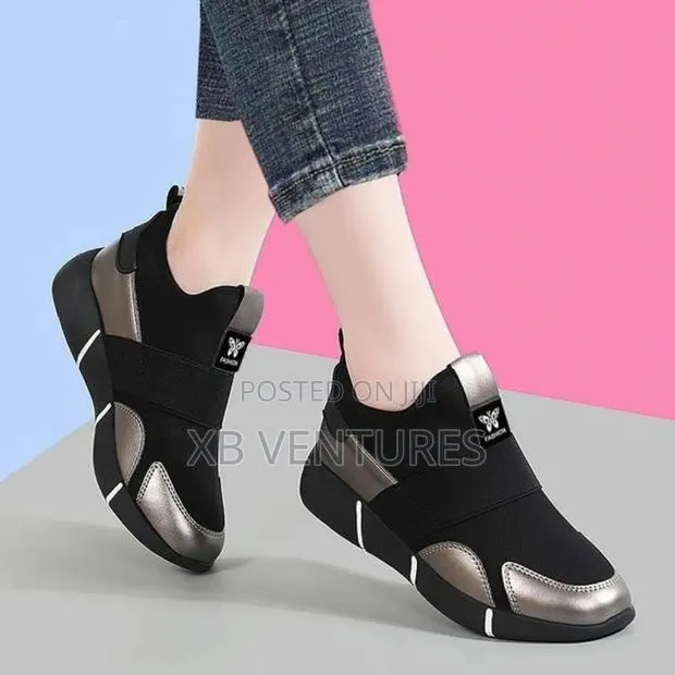 Casual Soft Sole Korean Style Fashionable Travel Shoes · Photo 1