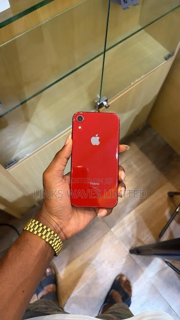 New Apple iPhone XR 64 GB Red · Photo 1