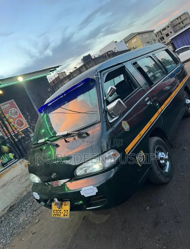 Hyundai H-100 2001 Black · Photo 1