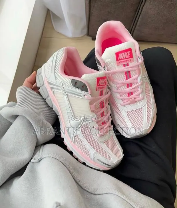Nike Zoom Vomero 5 Running Sneaker · Photo 1